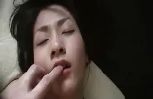 XXX लाल केस असलेल्या व्यक्ति हॉटी जिमनॅस्ट दाखवते वर्ग