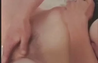 XXX जुन्या paunchy उद्गार फाडून टाकले तरुण shalashovka