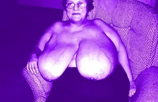 XXX सोनेरी केस व गोरी त्वचा काळा स्टॉकिंग्ज मध्ये Shalit कॅमेरा