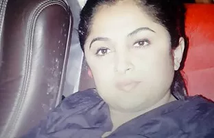 XXX दोन तेजस्वी सोनेरी केस व गोरी त्वचा वर उडी मारणारा लंड
