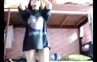 XXX कामुक मुलगी खोल चालू राहील आणि तोंड