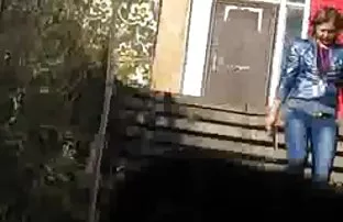 XXX मुसंडी सदस्य माणूस सोनेरी घराबाहेर