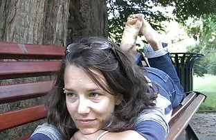 XXX प्रियकर tickles मैत्रीण पाय कार