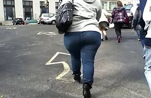 XXX रशियन मुलगी करत होते, तिचे मित्र एक मालिश आणि गेला खूप लांब आहे.