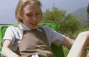 XXX तरुण Fucks प्रौढ महिला स्टॉकिंग्ज मध्ये