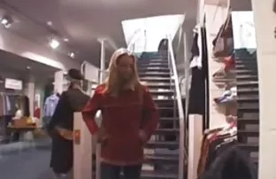 XXX फाडून टाकले दाट तपकिरी रंगाचे केस व वीर्य तिच्या पुच्ची