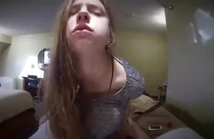 XXX दोस्त बलात्कार रशियन दाट तपकिरी रंगाचे केस मध्ये मांजर आणि तोंड