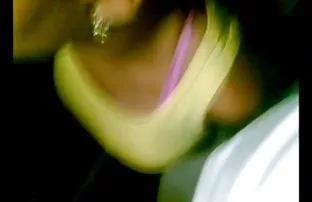 XXX रशियन्स येत तिघांनी करायचा पलंग वर