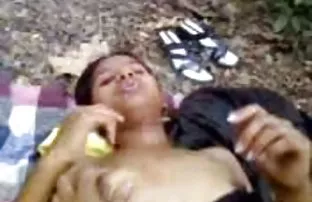 XXX माणूस fucked in the ass गडद-नमूद केल्याप्रमाणे केस असलेला मैत्रीण