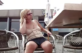 XXX नाजूक Blondie सक्रियपणे निराशेचा उदगार तिच्या प्रियकर