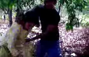 XXX कुरळे केस असलेला दाट तपकिरी रंगाचे केस हार्ड गुदद्वारासंबंधीचा polyublyaet