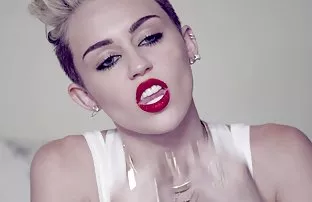 XXX मीलफ मदर आय वुड लाइक fucked तिच्या मुलगा मित्र