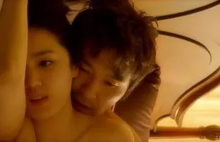 XXX आकर्षक सोनेरी आला मध्ये एक कोंबडा की भोक