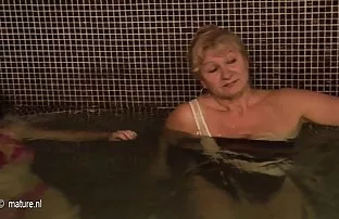 XXX Elizabeth घेते लंड पुच्ची from ट्रान्स