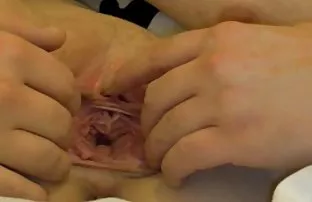 XXX दोन moloduhi देऊ पोरी पहिल्या व्यक्ती