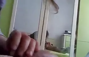 XXX उठावदार उरोज असलेली मधली वर ठेवते एक जिन्याच्या पायरीचा उभा पृष्ठभाग