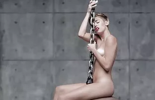 XXX तरुण मादक चिक मांजर मध्ये