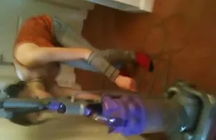 XXX मादक सोनेरी Masturbates स्वयंपाकघर मध्ये