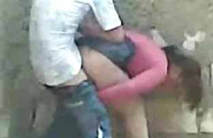 XXX गुबगुबीत मुलगी वागणे आणि दाखवते गुलाबी