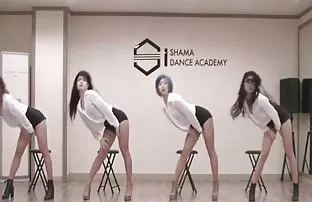 XXX कुत्री संभोग स्त्री पुरुष समागम मशीन आणि ती लिहिले आहे from आनंद