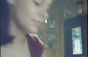 XXX तरुण पुरुष Fucks दाट तपकिरी रंगाचे केस मध्ये एक आनंददायी वातावरण