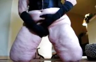 XXX तरुण shaved मांजर lounging by the pool