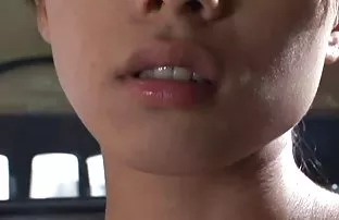 XXX सुंदर दाट तपकिरी रंगाचे केस Deflowered