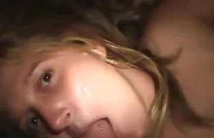 XXX Fucked कर्करोग तरुण स्तनाग्र चष्मा