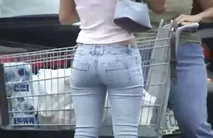 XXX उठावदार उरोज असलेला milf स्टॉकिंग्ज मध्ये बसला झवणे तरुण