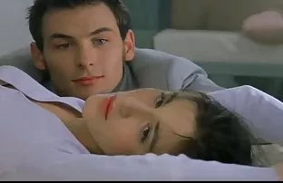 XXX मांस licks मांजर त्याच्या कोंबडा आणि cums