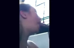 XXX सुंदर दाट तपकिरी रंगाचे केस तिच्या अनैतिक समागमाला प्रवृत्त करणे तरुण माणूस