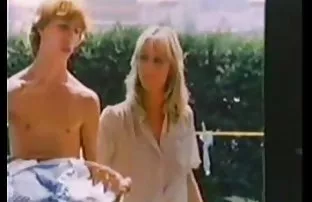 XXX मुलगी fucked मसाजर आणि nakonchal वर त्याच्या मागे