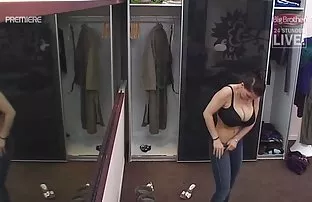 XXX एक माणूस roasts एक जर्मन स्त्री बेड वर संभोग