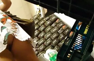 XXX Redheaded कुत्री सामायिक एक गोड संभोग त्याच्या तरुण मैत्रीण