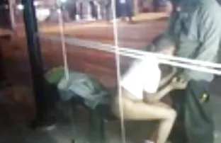 XXX मादाम shoved मोठ्या कुद्रेमुख गुद्द्वार मध्ये एक विरुध्द लिंगी व्यक्तीचे